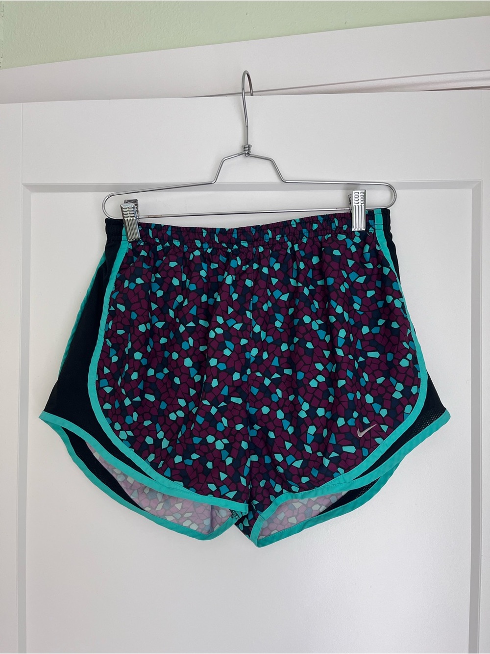 Nike Women’s Dri-Fit Running Short Teal Multicolored dots